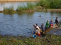 Thumb: Madagaskar: Waschplatz, Sanitäreinrichtung und Trinkwasserquelle in ei